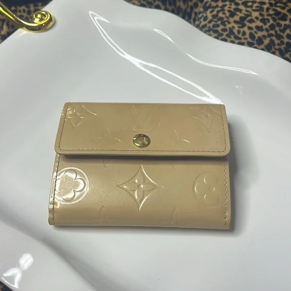 LOUIS VUITTON MONOGRAM VERNIS BILLFOLD WALLET - Picture 2 of 13